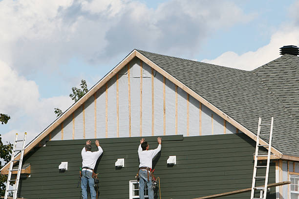 Professional Siding Replacement technician working in Richmond, TX